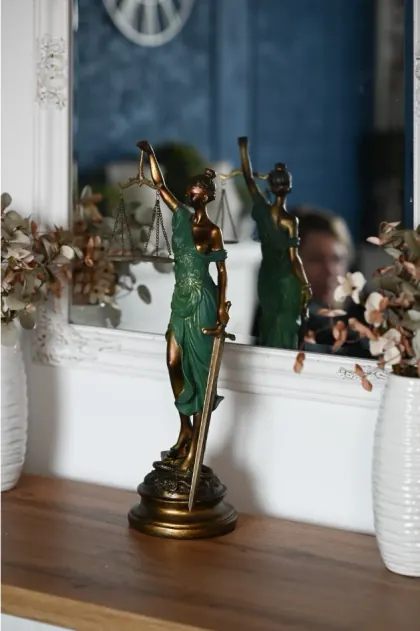 Dr. Varga Zsanett - Jogi képviselet